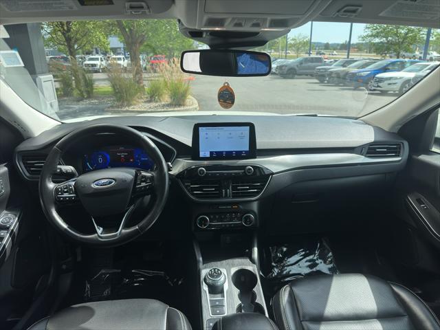 Photo of 2022 STAR WHITE METALLIC TRI-COAT Ford Escape