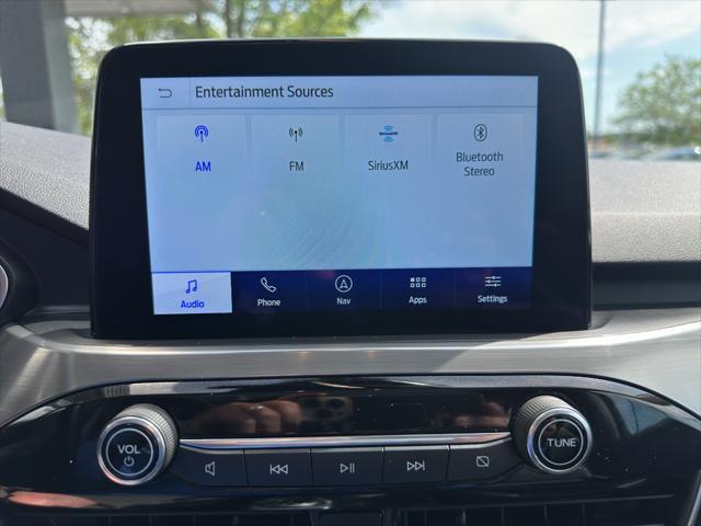 Photo of 2022 STAR WHITE METALLIC TRI-COAT Ford Escape