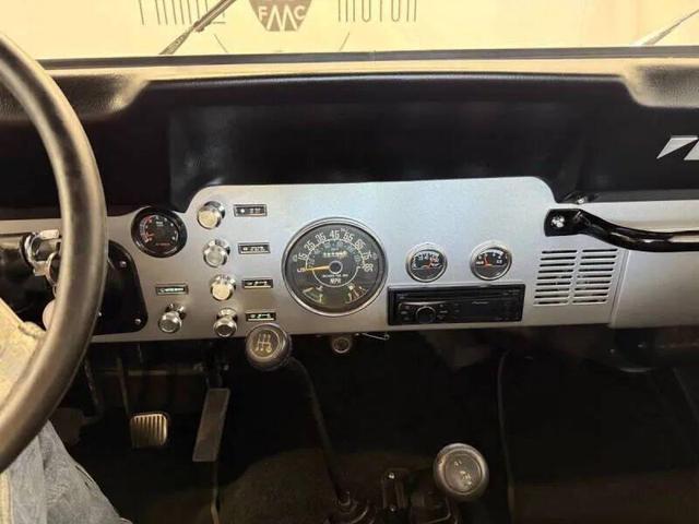 Photo of 1981 Silver Jeep Scrambler