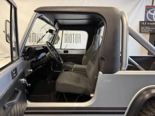 Photo of 1981 Silver Jeep Scrambler