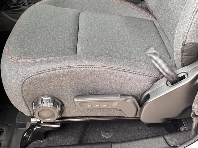 Photo of 2025 Bright White Clearcoat Jeep Gladiator