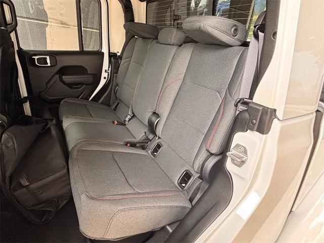 Photo of 2025 Bright White Clearcoat Jeep Gladiator