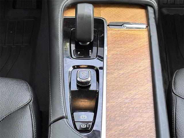 Photo of 2023 Crystal White Metallic Volvo XC90