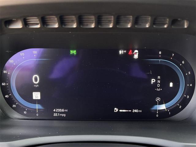 Photo of 2023 Crystal White Metallic Volvo XC90