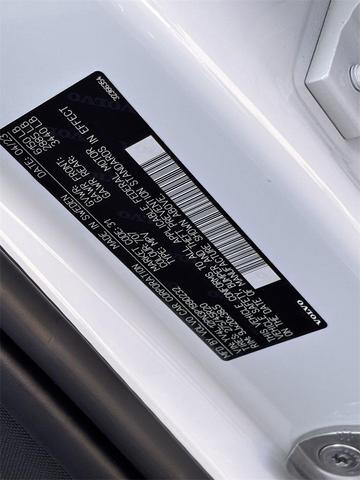 Photo of 2023 Crystal White Metallic Volvo XC90