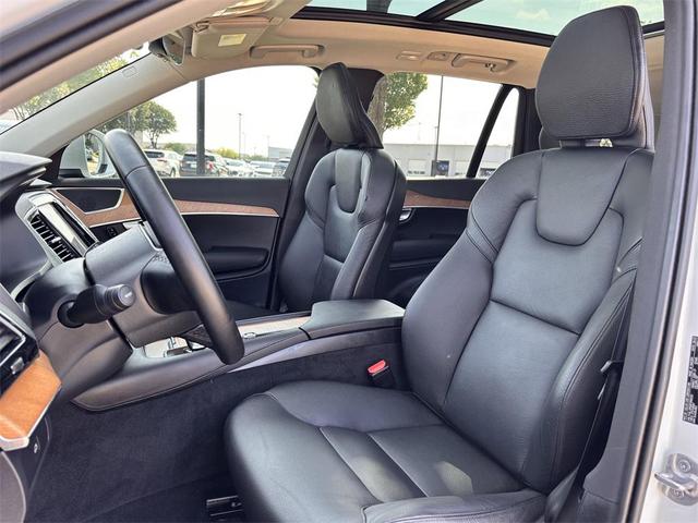 Photo of 2023 Crystal White Metallic Volvo XC90