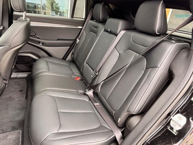Photo of 2025 Diamond Black Crystal Pearlcoat Jeep Wagoneer S