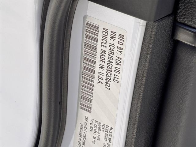 Photo of 2025 Bright White Clearcoat Jeep Grand Cherokee