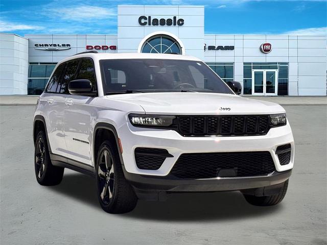 Photo of 2023 Bright White Clearcoat Jeep Grand Cherokee