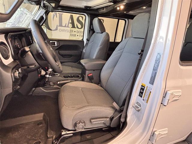 Photo of 2025 Bright White Clearcoat Jeep Wrangler
