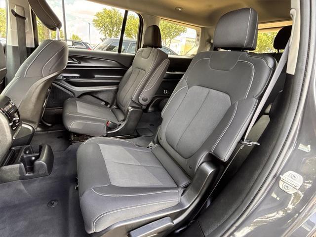 Photo of 2023 Baltic Gray Metallic Clearcoat Jeep Grand Cherokee L