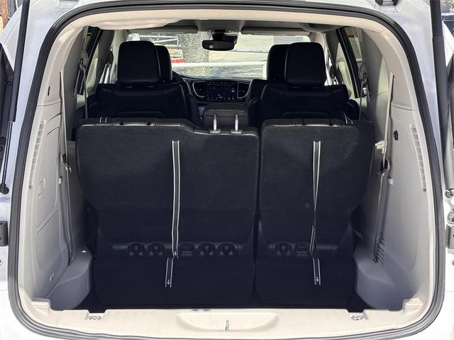 Photo of 2024 Bright White Clearcoat Chrysler Pacifica Hybrid