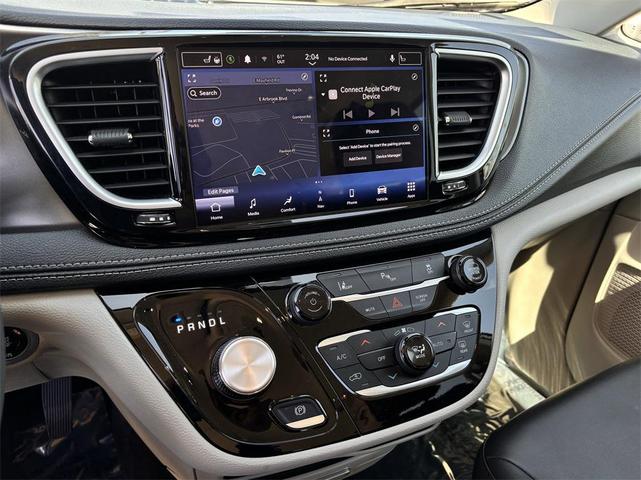 Photo of 2024 Bright White Clearcoat Chrysler Pacifica Hybrid