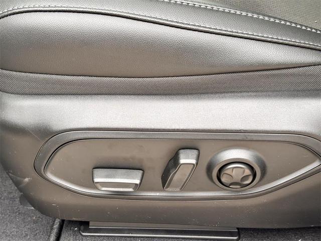 Photo of 2025 Bright White Clearcoat Jeep Grand Cherokee