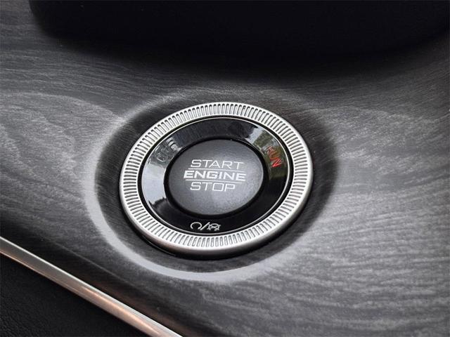 Photo of 2021 Bright White Clearcoat Jeep Grand Cherokee L