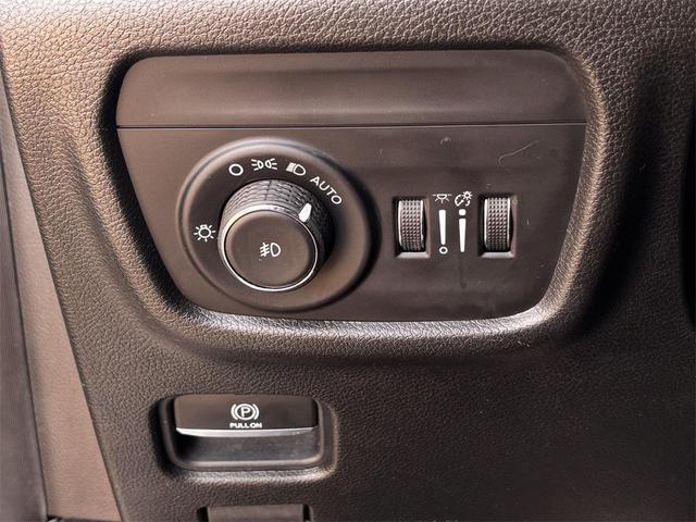 Photo of 2021 Bright White Clearcoat Jeep Grand Cherokee L