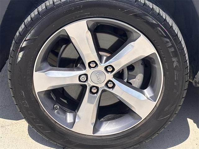 Photo of 2021 Bright White Clearcoat Jeep Grand Cherokee L