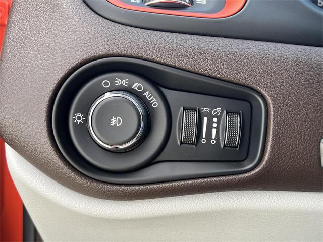 Photo of 2016 Omaha Orange Jeep Renegade
