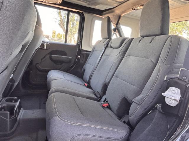 Photo of 2025 Black Clearcoat Jeep Wrangler