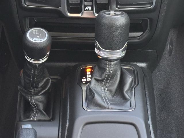 Photo of 2025 Black Clearcoat Jeep Wrangler