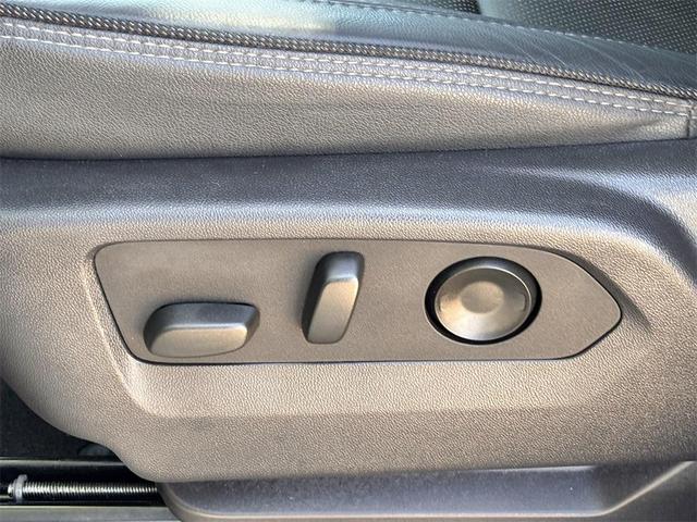 Photo of 2024 Iridescent Pearl Tricoat Chevrolet Silverado 3500