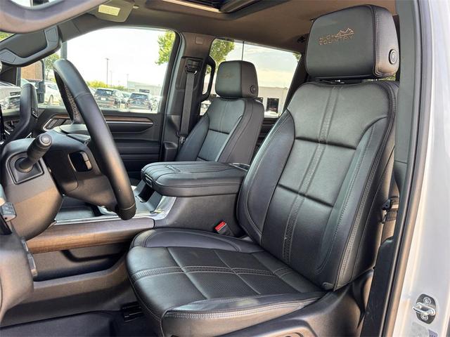 Photo of 2024 Iridescent Pearl Tricoat Chevrolet Silverado 3500