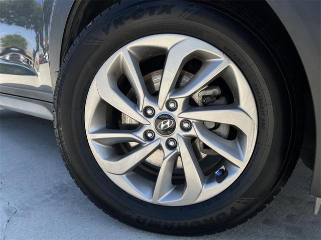Photo of 2017 Coliseum Gray Hyundai TUCSON