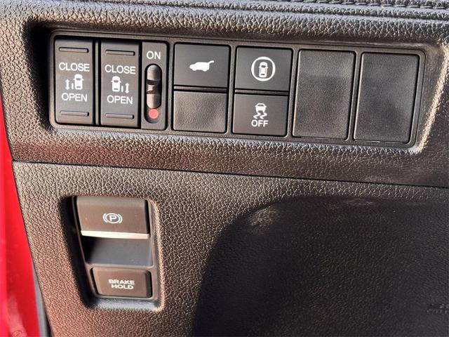 Photo of 2023 Radiant Red Metallic II Honda Odyssey
