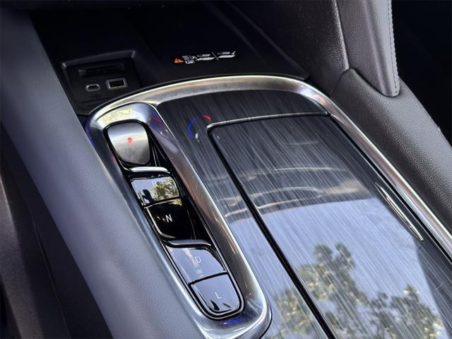 Photo of 2024 Summit White Buick Enclave