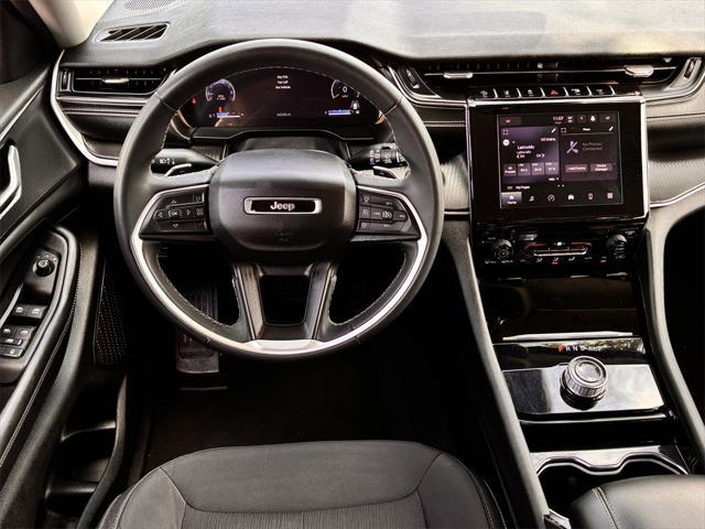 Photo of 2023 Baltic Gray Metallic Clearcoat Jeep Grand Cherokee L