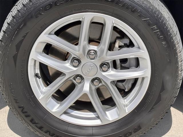 Photo of 2023 Baltic Gray Metallic Clearcoat Jeep Grand Cherokee L