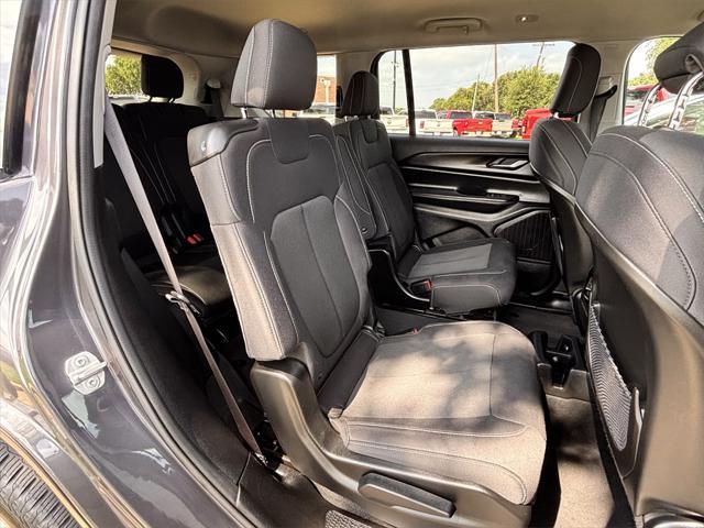 Photo of 2023 Baltic Gray Metallic Clearcoat Jeep Grand Cherokee L