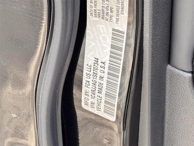 Photo of 2025 Diamond Black Crystal Pearlcoat Jeep Grand Cherokee L