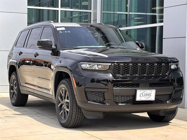 Photo of 2025 Diamond Black Crystal Pearlcoat Jeep Grand Cherokee L