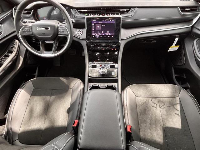 Photo of 2025 Diamond Black Crystal Pearlcoat Jeep Grand Cherokee L