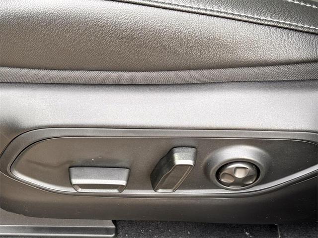 Photo of 2025 Diamond Black Crystal Pearlcoat Jeep Grand Cherokee L