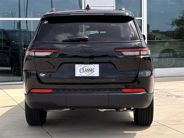 Photo of 2025 Diamond Black Crystal Pearlcoat Jeep Grand Cherokee L