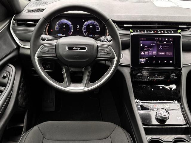 Photo of 2025 Silver Zynith Jeep Grand Cherokee L