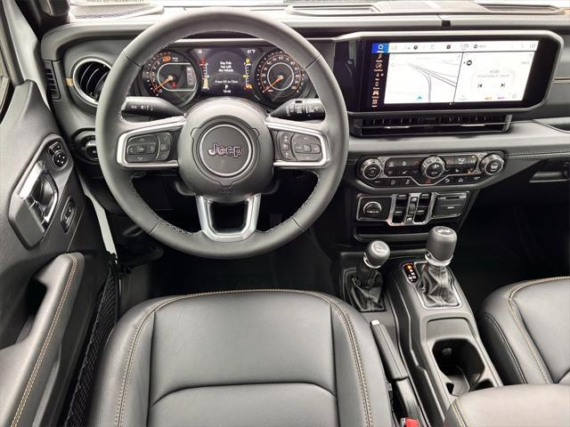 Photo of 2025 Bright White Clearcoat Jeep Wrangler