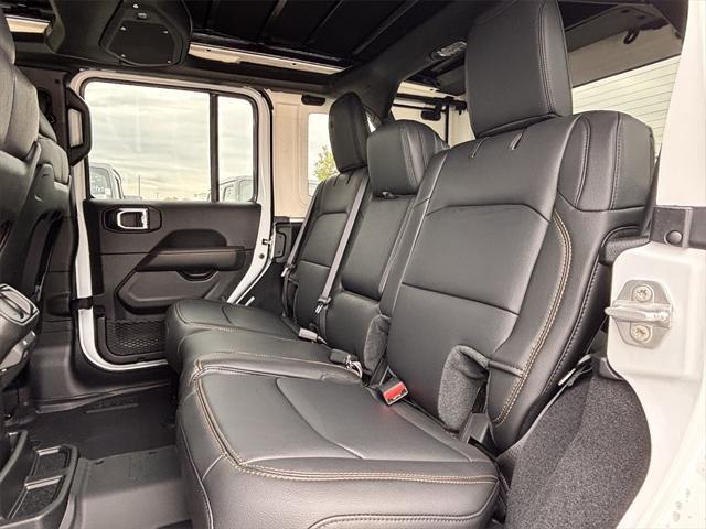 Photo of 2025 Bright White Clearcoat Jeep Wrangler