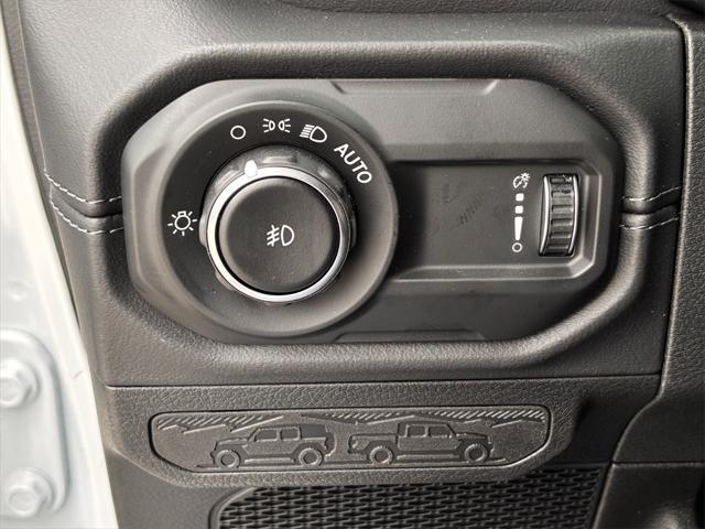 Photo of 2025 Bright White Clearcoat Jeep Wrangler