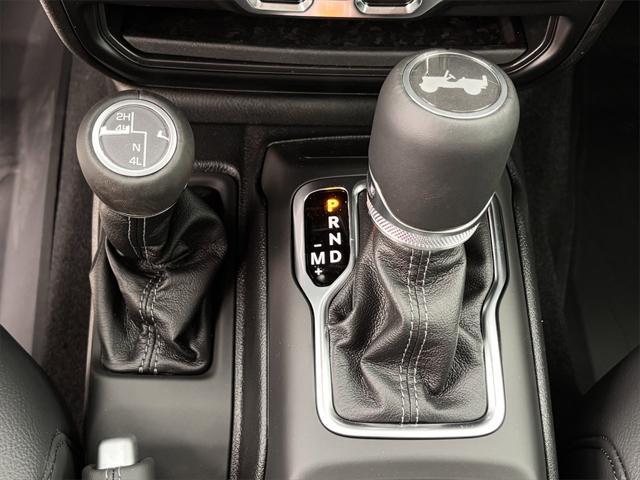 Photo of 2025 Bright White Clearcoat Jeep Wrangler