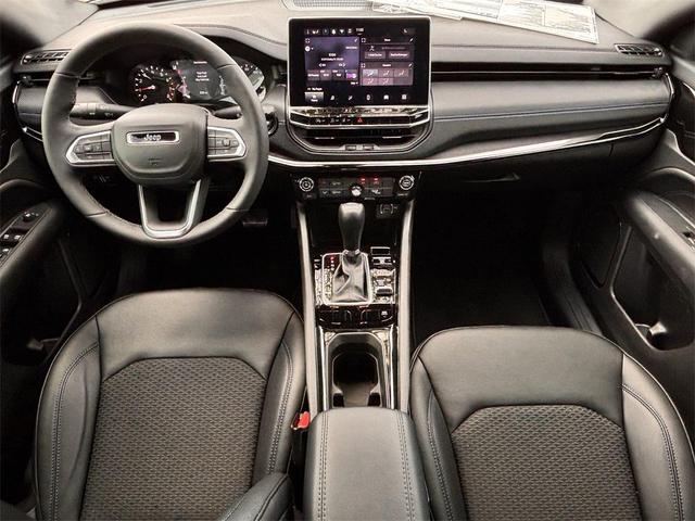 Photo of 2025 Diamond Black Crystal Pearlcoat Jeep Compass