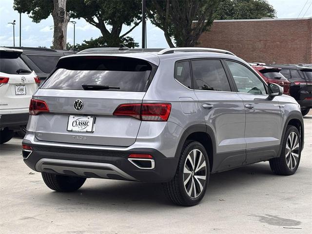 Photo of 2024 Pyrite Silver Metallic Volkswagen Taos