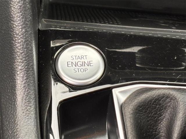 Photo of 2024 Pyrite Silver Metallic Volkswagen Taos