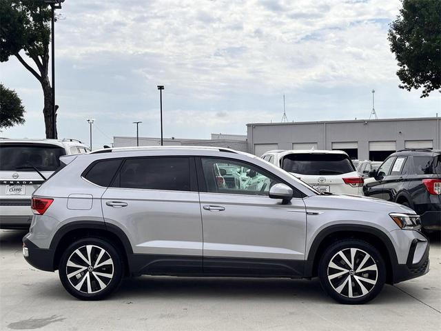 Photo of 2024 Pyrite Silver Metallic Volkswagen Taos