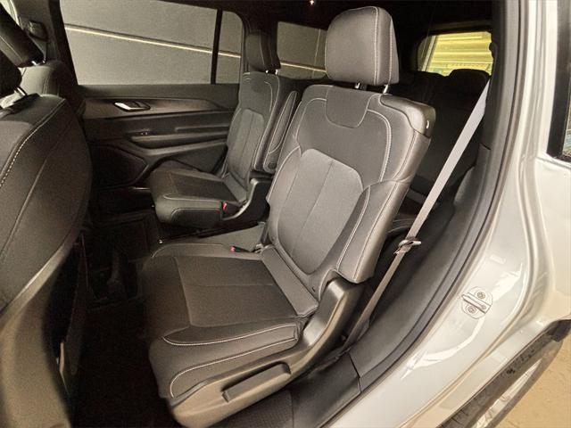Photo of 2025 Silver Zynith Jeep Grand Cherokee L