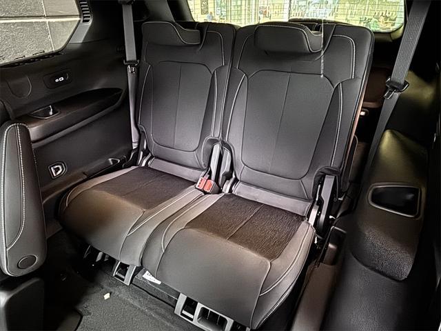 Photo of 2025 Silver Zynith Jeep Grand Cherokee L