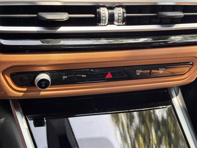 Photo of 2023 Black Sapphire Metallic BMW 330
