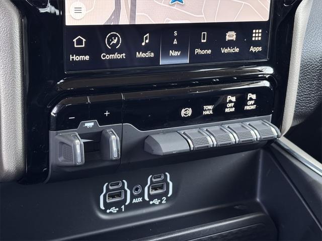 Photo of 2024 Diamond Black Crystal Pearlcoat RAM 3500